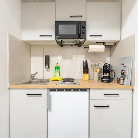 דירה Coy - Near Uni & Station With 24 7 Check-in