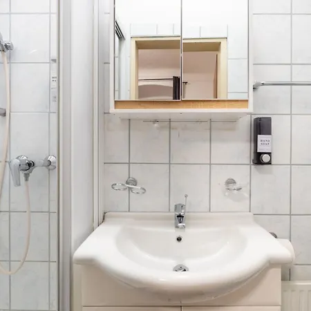 דירה Coy - Near Uni & Station With 24 7 Check-in *