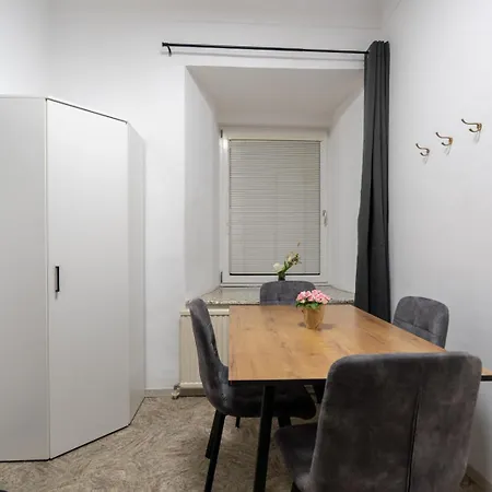 דירה Coy - Near Uni & Station With 24 7 Check-in