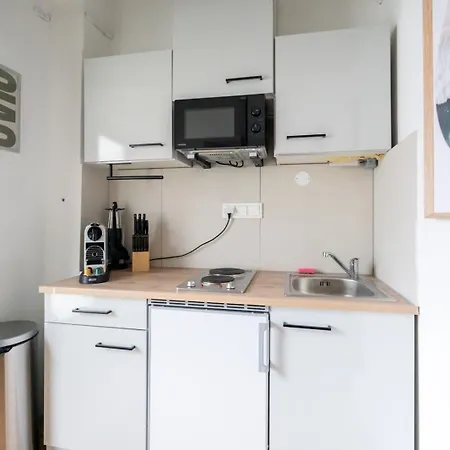 דירה Coy - Near Uni & Station With 24 7 Check-in
