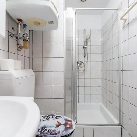 Coy - Near Uni & Station With 24 7 Check-in