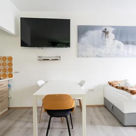 Coy - Near Uni & Station With 24 7 Check-in