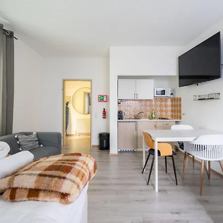 Coy - Near Uni & Station With 24 7 Check-in Apartment