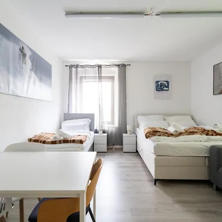 Coy - Near Uni & Station With 24 7 Check-in Apartmán