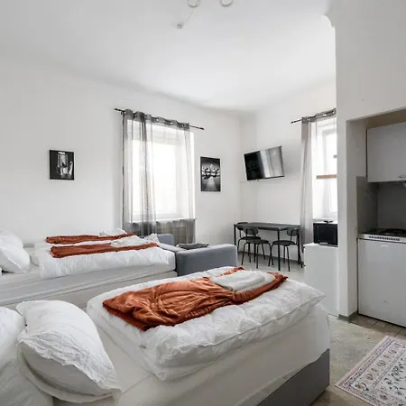 Coy - Near Uni & Station With 24 7 Check-in Apartmán *