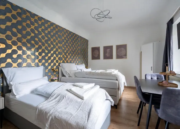 Coy - Near Uni & Station With 24 7 Check-in Apartment *