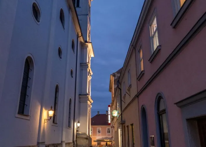 Coy - Near Uni & Station With 24 7 Check-in Apartment