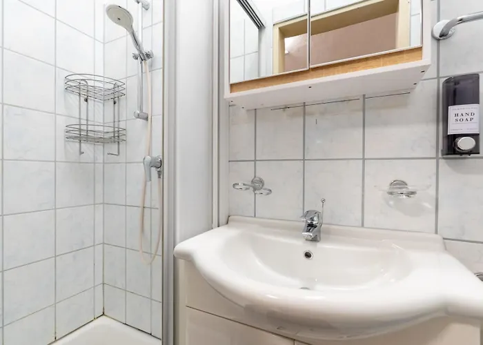 Coy - Near Uni & Station With 24 7 Check-in Apartment