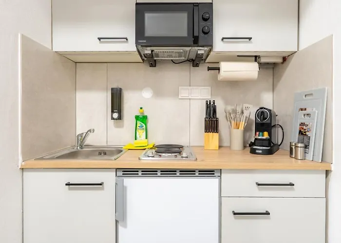 Apartment Coy - Near Uni & Station With 24 7 Check-in