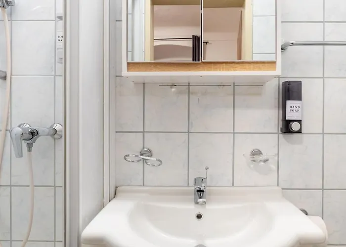 Apartment Coy - Near Uni & Station With 24 7 Check-in *