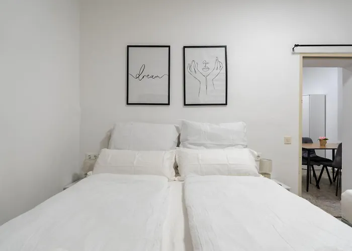 Apartment Coy - Near Uni & Station With 24 7 Check-in