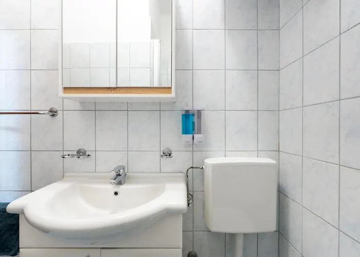 Coy - Near Uni & Station With 24 7 Check-in