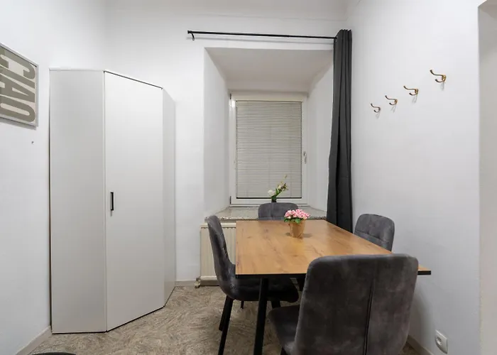 Apartment Coy - Near Uni & Station With 24 7 Check-in