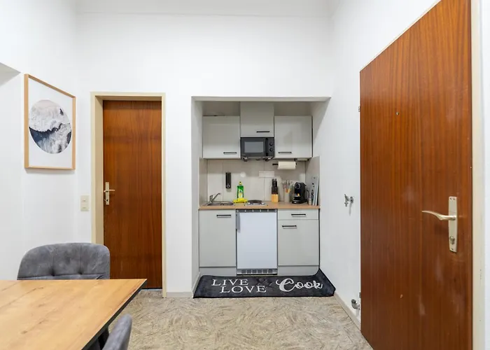Apartment Coy - Near Uni & Station With 24 7 Check-in