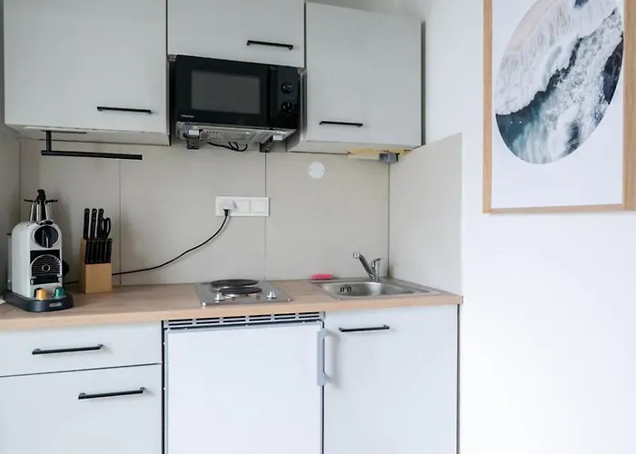 Apartment Coy - Near Uni & Station With 24 7 Check-in *