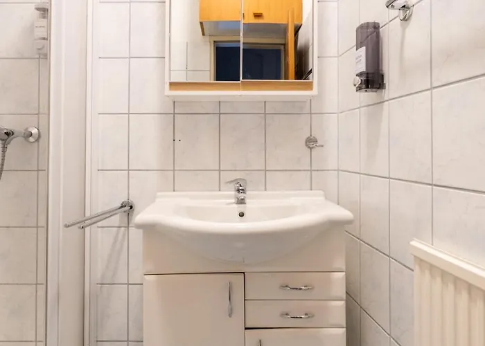 Coy - Near Uni & Station With 24 7 Check-in