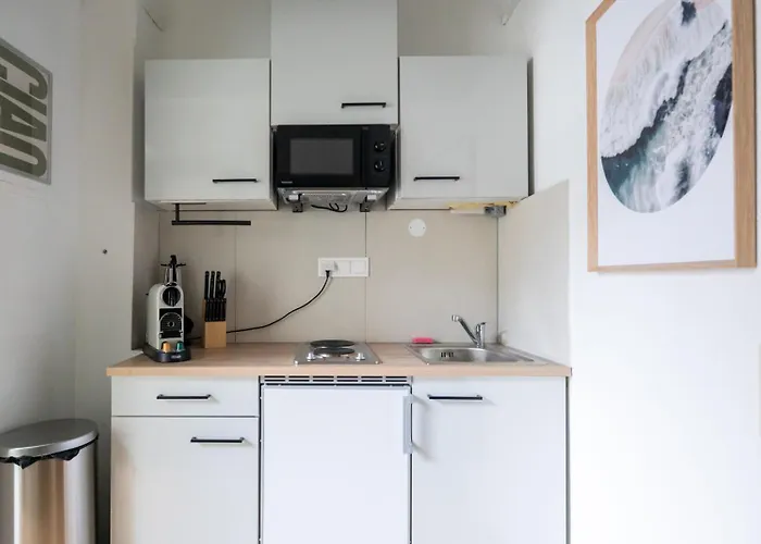 Apartment Coy - Near Uni & Station With 24 7 Check-in *