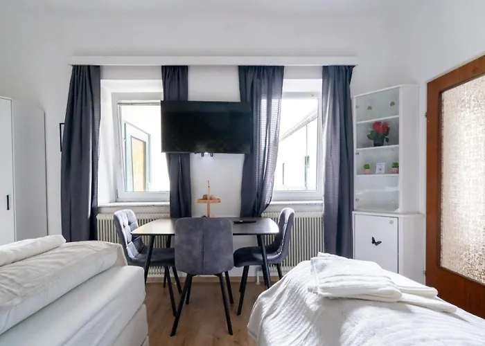 Apartment Coy - Near Uni & Station With 24 7 Check-in