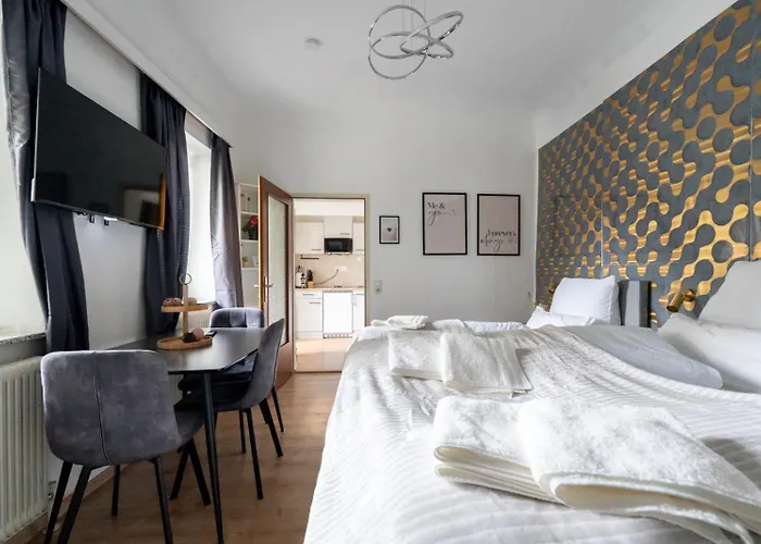 Apartment Coy - Near Uni & Station With 24 7 Check-in *