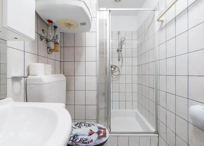 Coy - Near Uni & Station With 24 7 Check-in