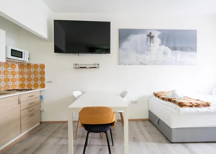 Coy - Near Uni & Station With 24 7 Check-in