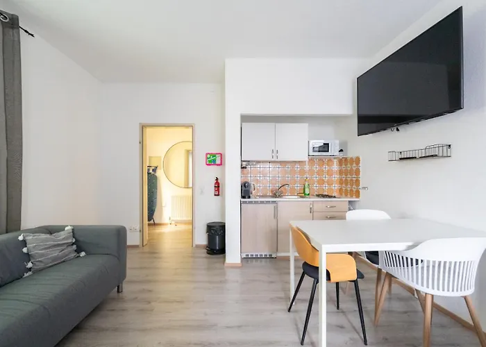 Coy - Near Uni & Station With 24 7 Check-in Apartment