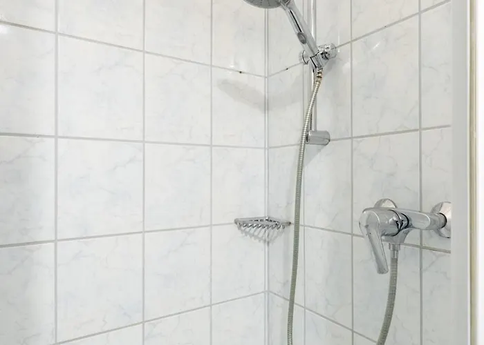 Coy - Near Uni & Station With 24 7 Check-in *