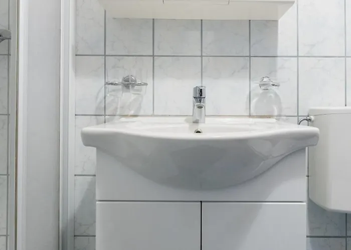 Coy - Near Uni & Station With 24 7 Check-in Apartment