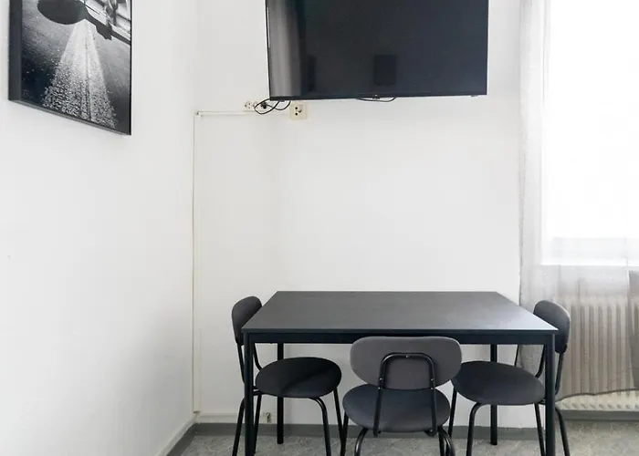 Coy - Near Uni & Station With 24 7 Check-in Apartment