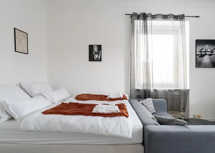 Apartment Coy - Near Uni & Station With 24 7 Check-in