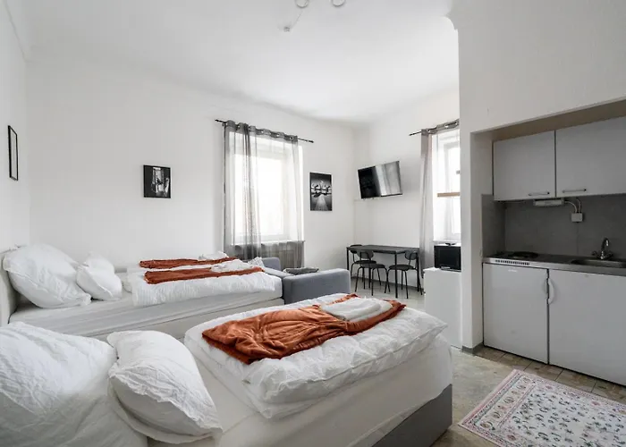 Coy - Near Uni & Station With 24 7 Check-in Apartment *