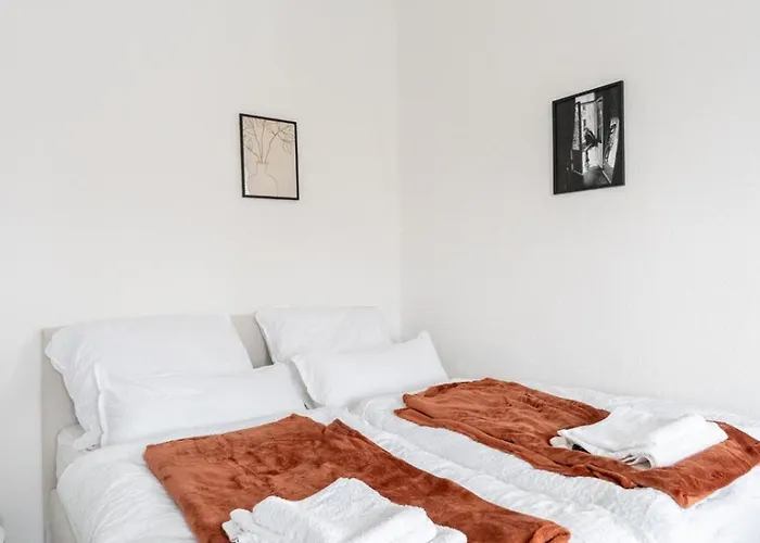 Coy - Near Uni & Station With 24 7 Check-in Apartment *