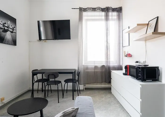 Coy - Near Uni & Station With 24 7 Check-in Apartment *